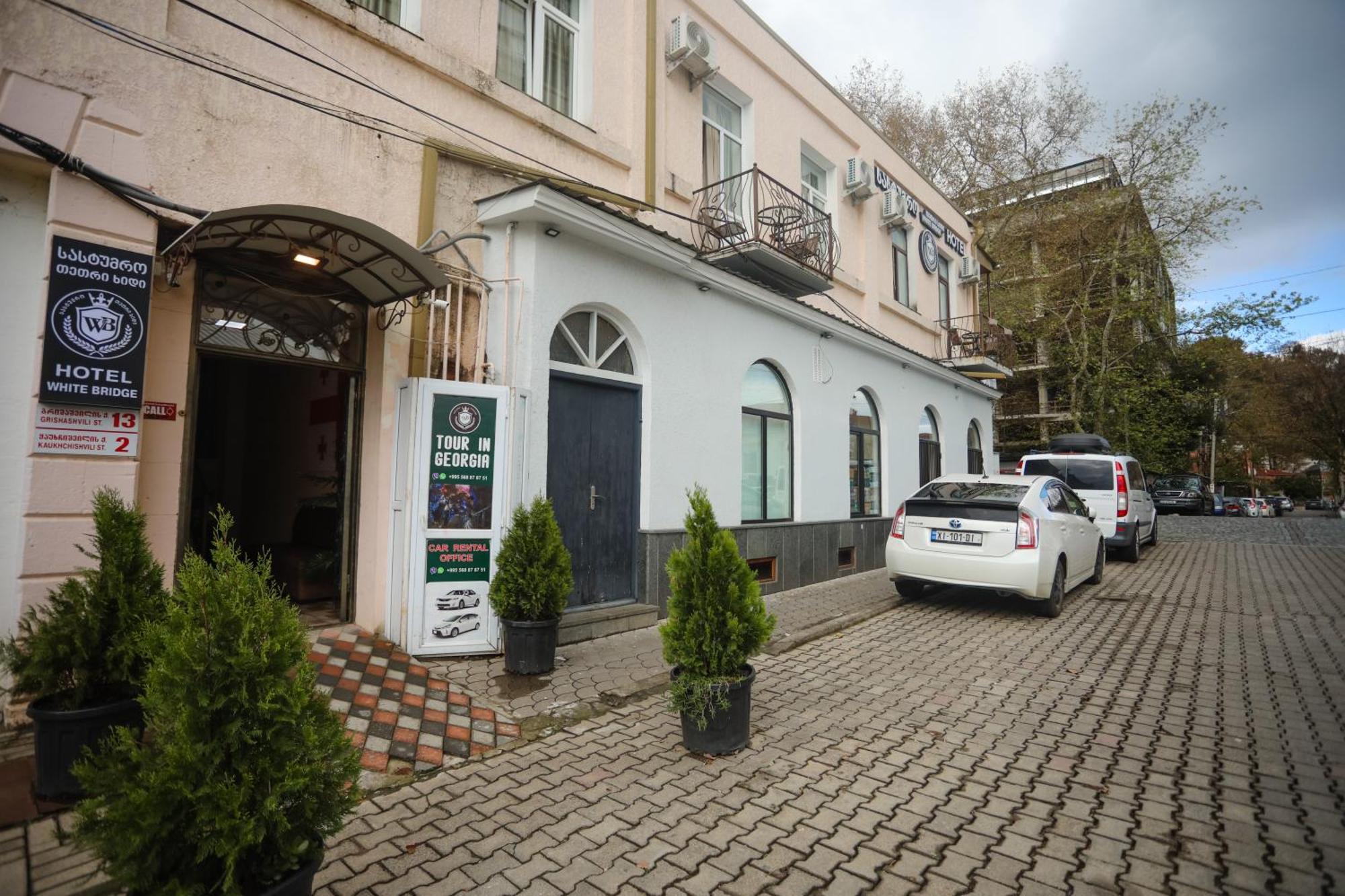 Sayulia Koetaisi Buitenkant foto